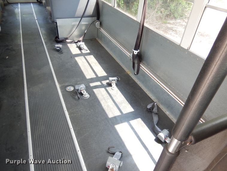 image for item DG0785 2005 GMC C5500  school bus