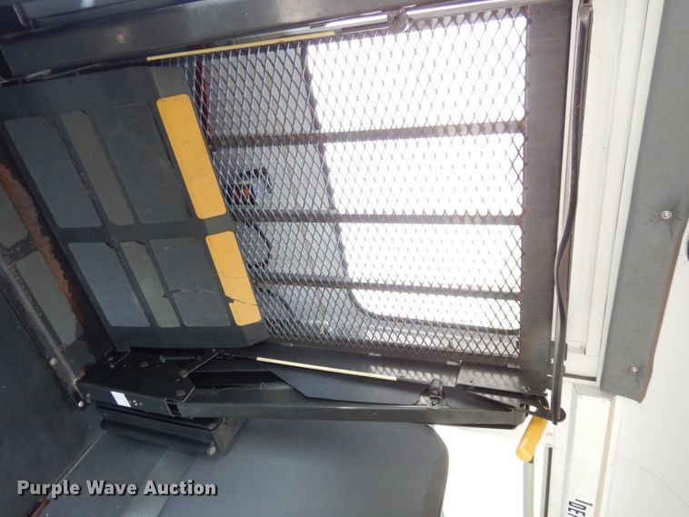 image for item DG0785 2005 GMC C5500  school bus