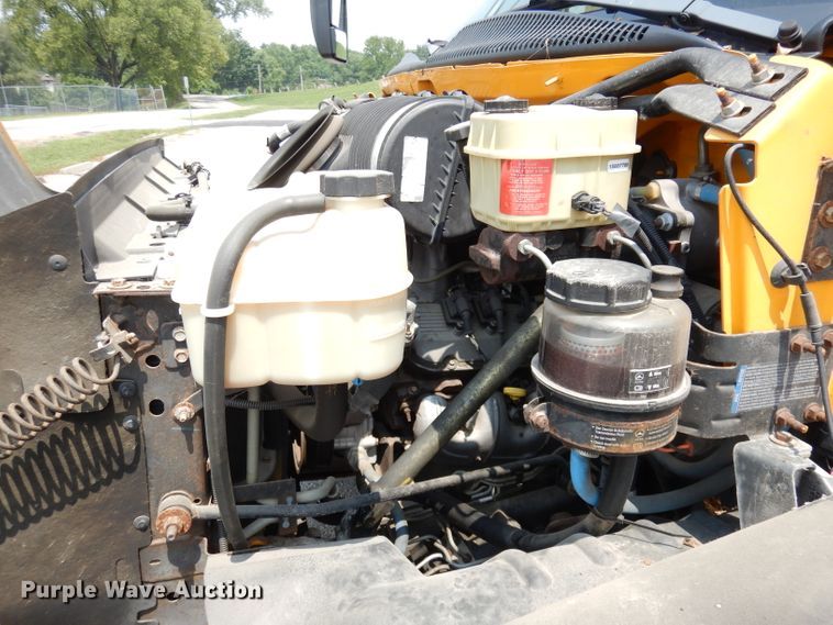 image for item DG0785 2005 GMC C5500  school bus