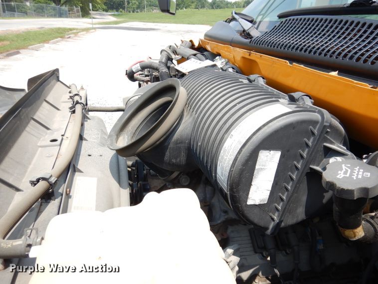 image for item DG0785 2005 GMC C5500  school bus