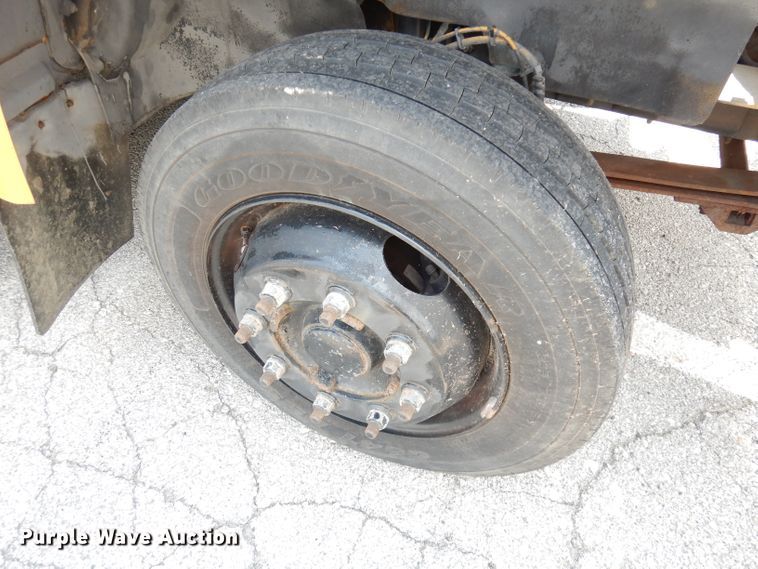 image for item DG0785 2005 GMC C5500  school bus