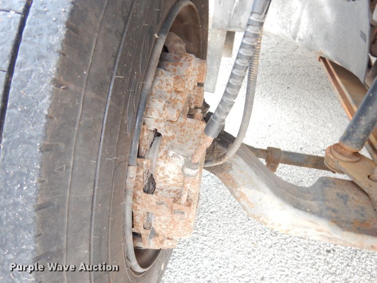 image for item DG0785 2005 GMC C5500  school bus