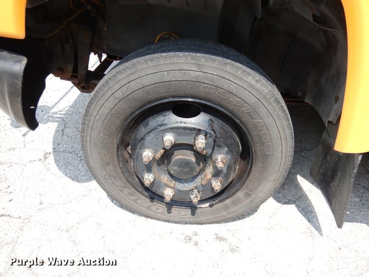 image for item DG0785 2005 GMC C5500  school bus