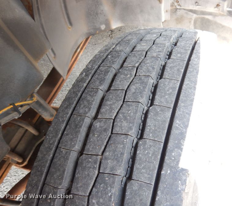 image for item DG0785 2005 GMC C5500  school bus