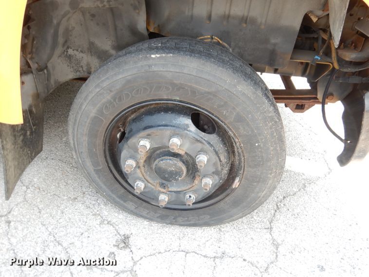 image for item DG0785 2005 GMC C5500  school bus