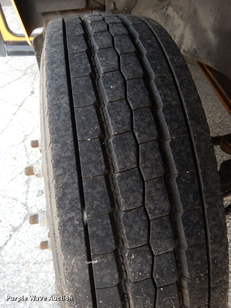 image for item DG0785 2005 GMC C5500  school bus