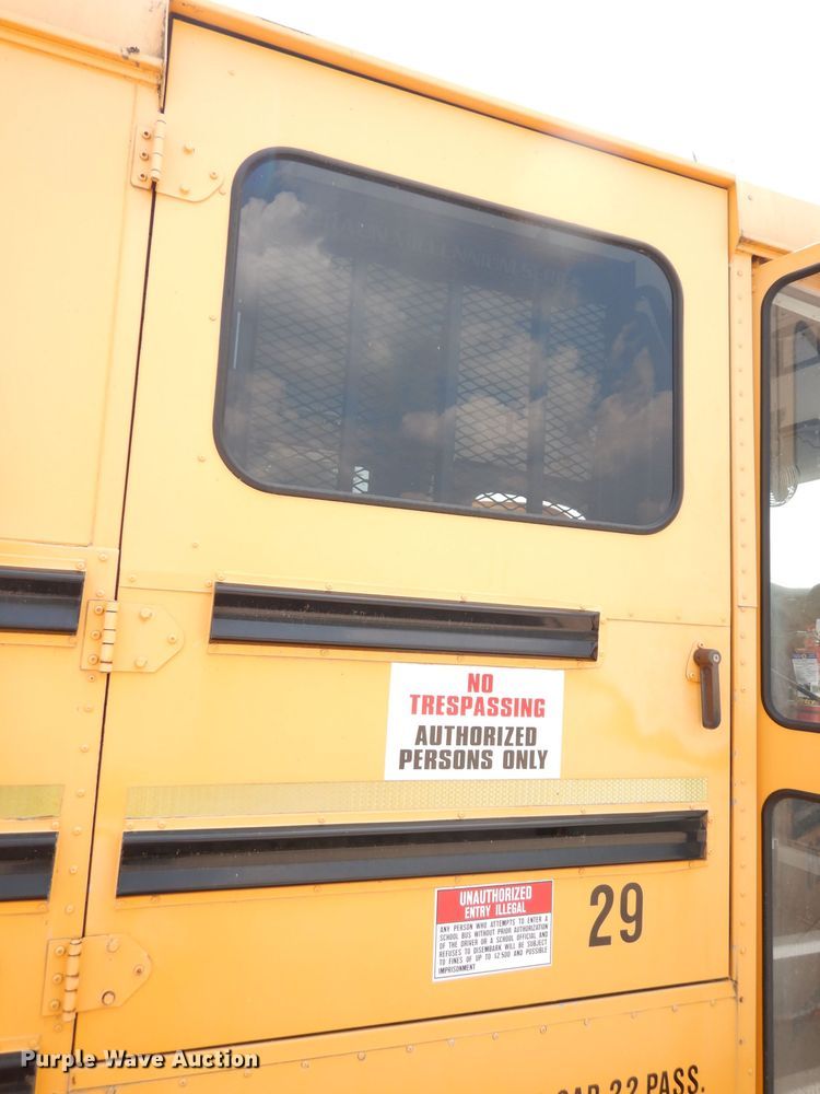 image for item DG0785 2005 GMC C5500  school bus