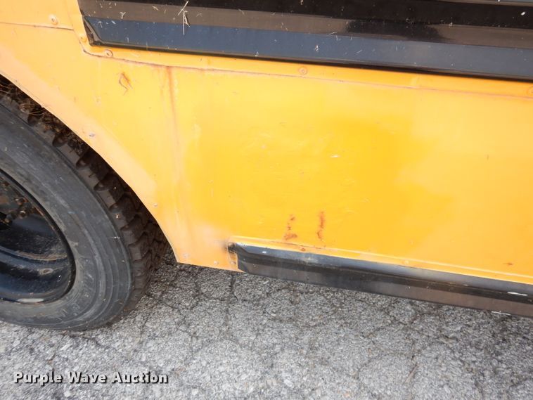 image for item DG0785 2005 GMC C5500  school bus