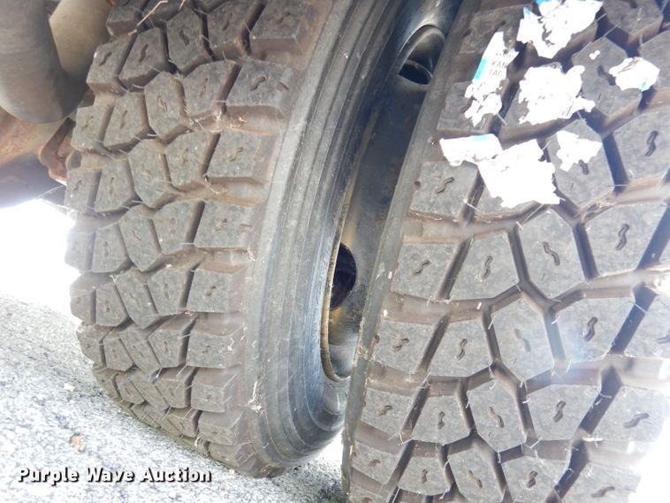 image for item DG0785 2005 GMC C5500  school bus