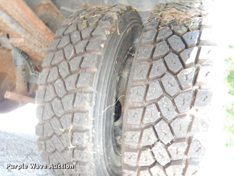 image for item DG0785 2005 GMC C5500  school bus