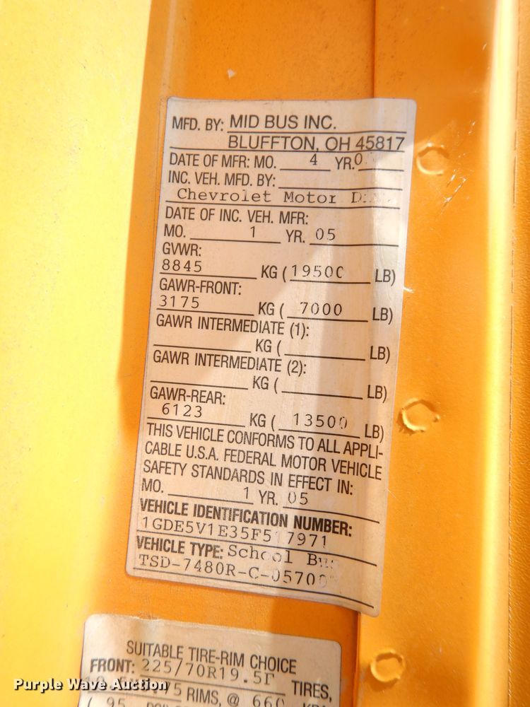 image for item DG0785 2005 GMC C5500  school bus