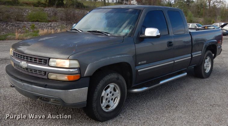image for item DH2422 2000 Chevrolet Silverado 1500  Ext. Cab pickup truck