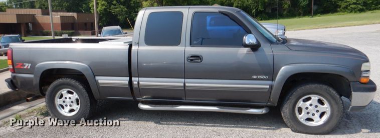 image for item DH2422 2000 Chevrolet Silverado 1500  Ext. Cab pickup truck