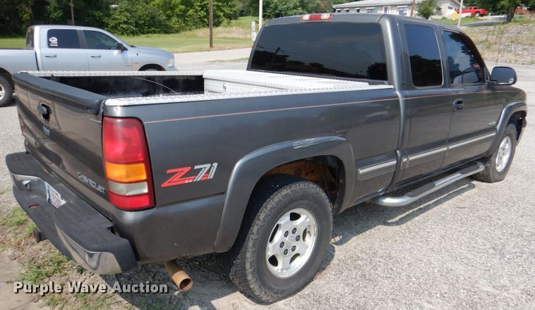 image for item DH2422 2000 Chevrolet Silverado 1500  Ext. Cab pickup truck