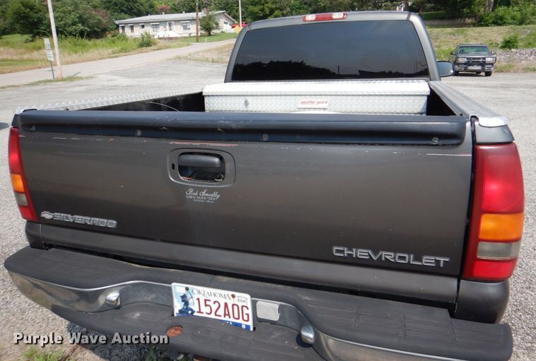 image for item DH2422 2000 Chevrolet Silverado 1500  Ext. Cab pickup truck