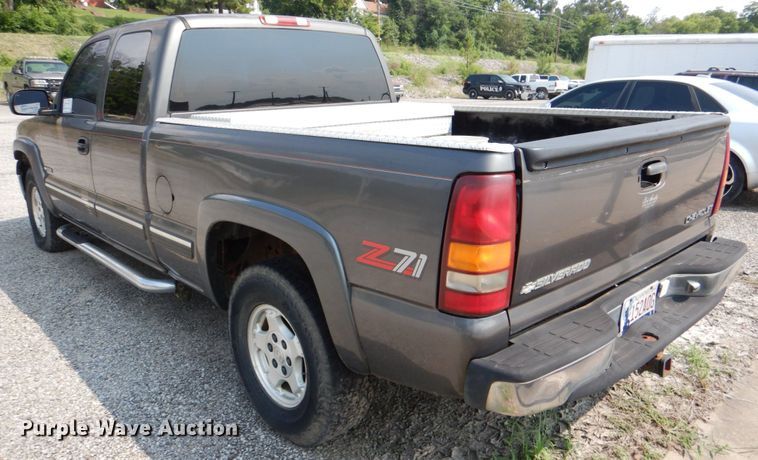 image for item DH2422 2000 Chevrolet Silverado 1500  Ext. Cab pickup truck