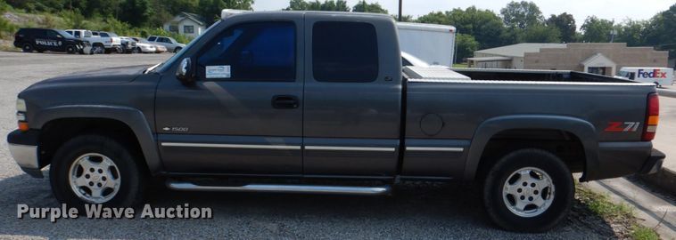 image for item DH2422 2000 Chevrolet Silverado 1500  Ext. Cab pickup truck