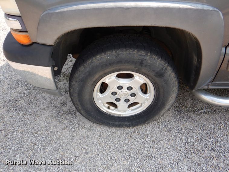 image for item DH2422 2000 Chevrolet Silverado 1500  Ext. Cab pickup truck