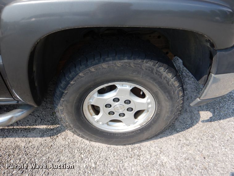 image for item DH2422 2000 Chevrolet Silverado 1500  Ext. Cab pickup truck