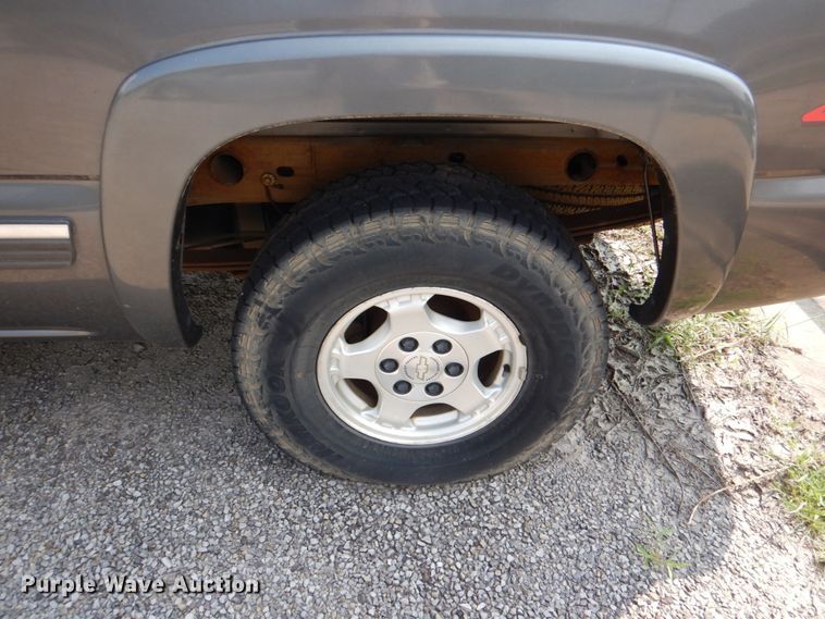 image for item DH2422 2000 Chevrolet Silverado 1500  Ext. Cab pickup truck