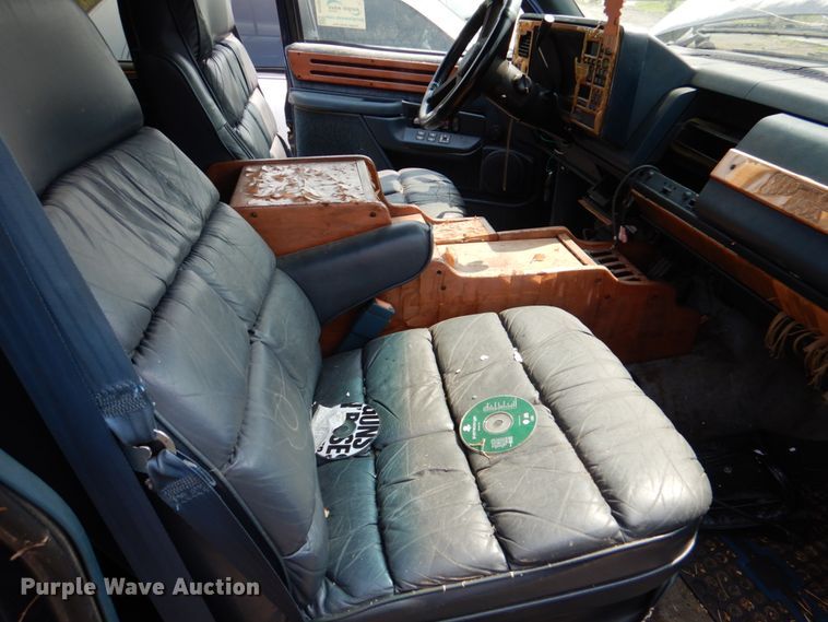 image for item DH2429 1994 Chevrolet Suburban K1500  SUV