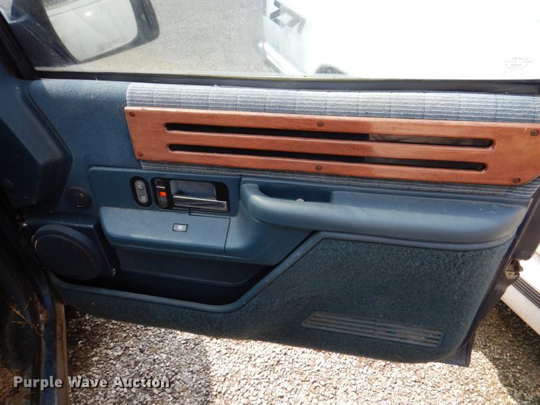 image for item DH2429 1994 Chevrolet Suburban K1500  SUV