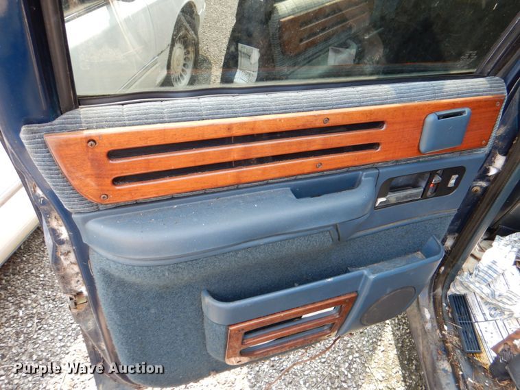 image for item DH2429 1994 Chevrolet Suburban K1500  SUV