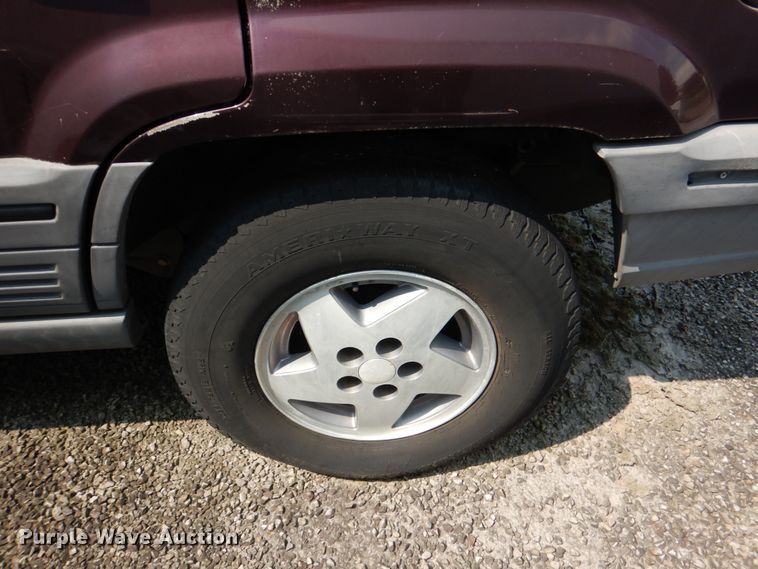 image for item DH2457 1995 Jeep Grand Cherokee  SUV