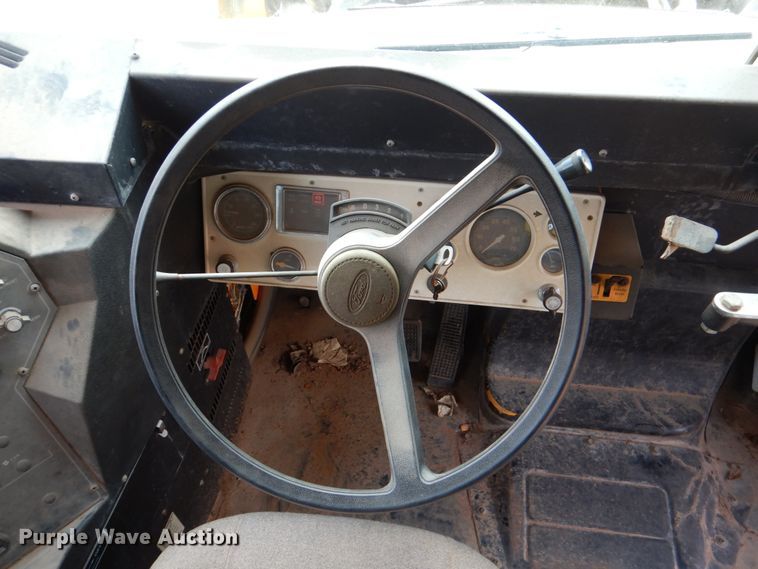 image for item DL0505 1997 Ford B800  school bus