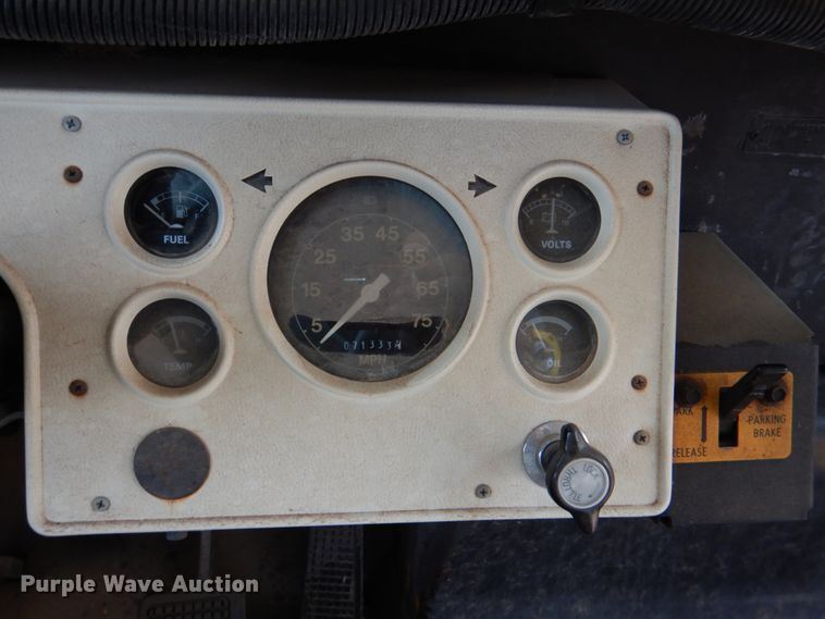 image for item DL0505 1997 Ford B800  school bus