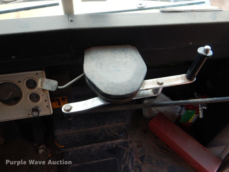 image for item DL0505 1997 Ford B800  school bus