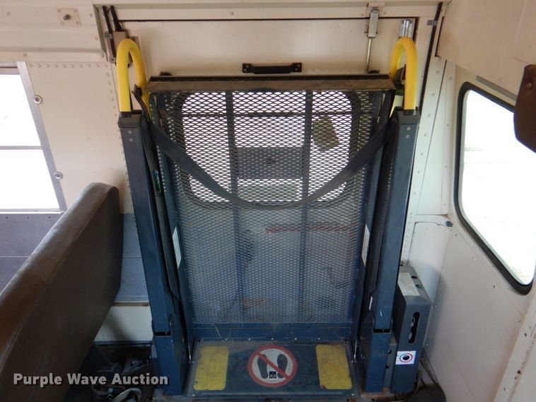 image for item DL0505 1997 Ford B800  school bus