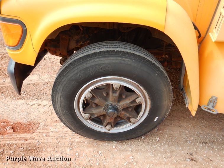 image for item DL0505 1997 Ford B800  school bus