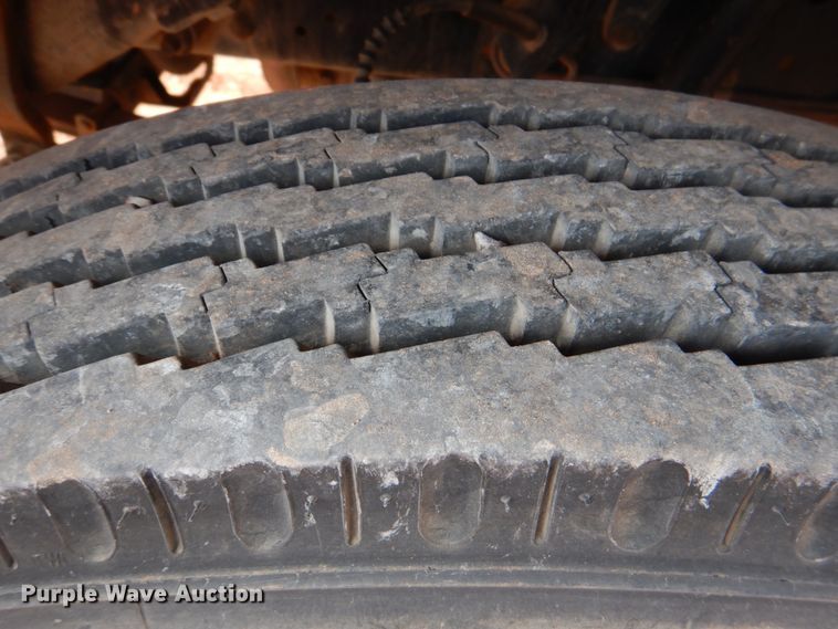 image for item DL0505 1997 Ford B800  school bus