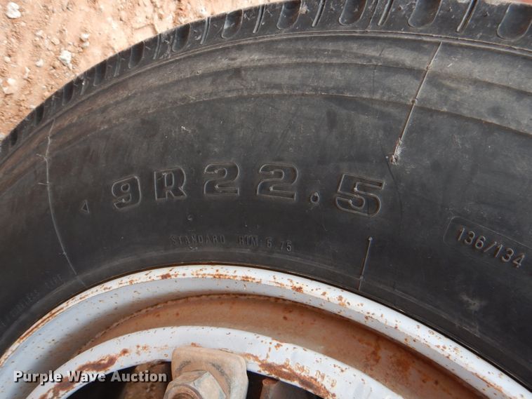 image for item DL0505 1997 Ford B800  school bus