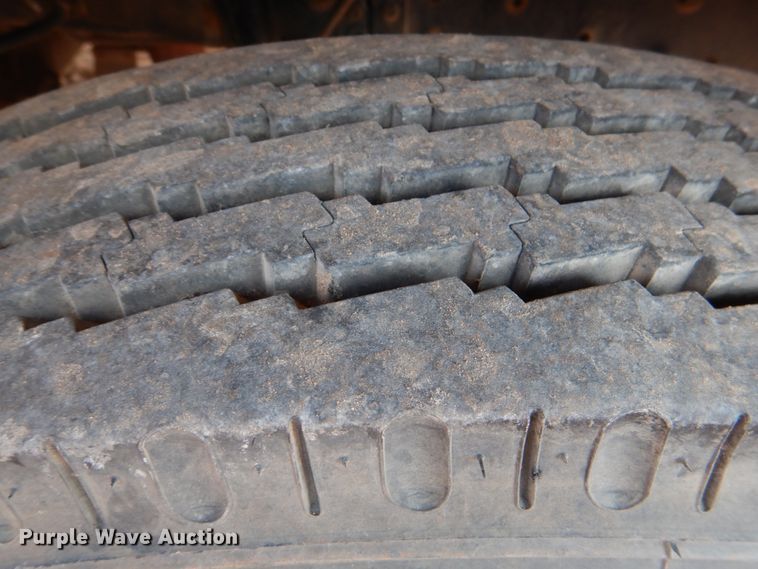 image for item DL0505 1997 Ford B800  school bus