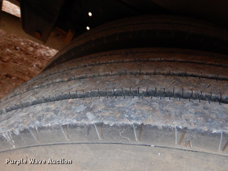 image for item DL0505 1997 Ford B800  school bus