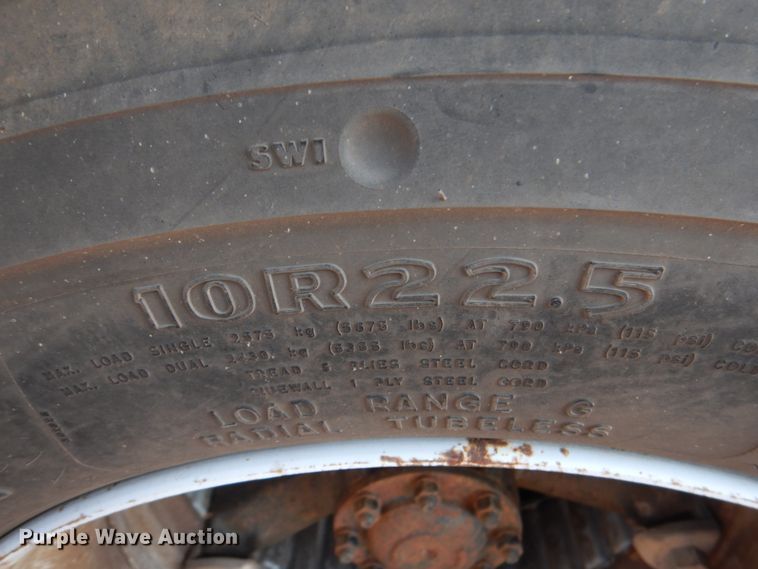 image for item DL0505 1997 Ford B800  school bus