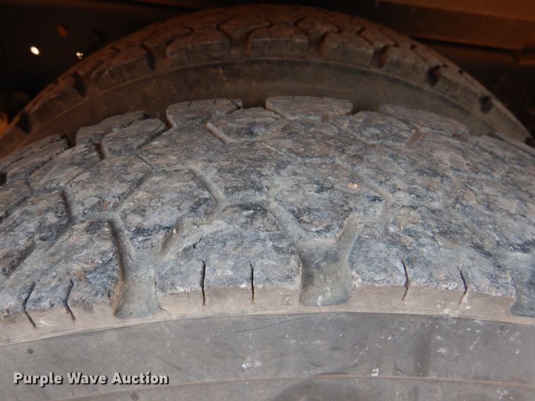 image for item DL0505 1997 Ford B800  school bus