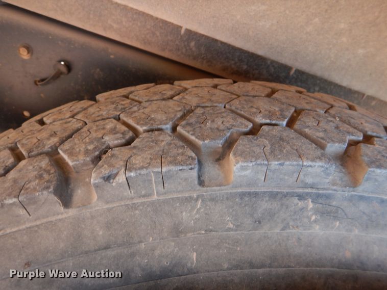 image for item DL0505 1997 Ford B800  school bus