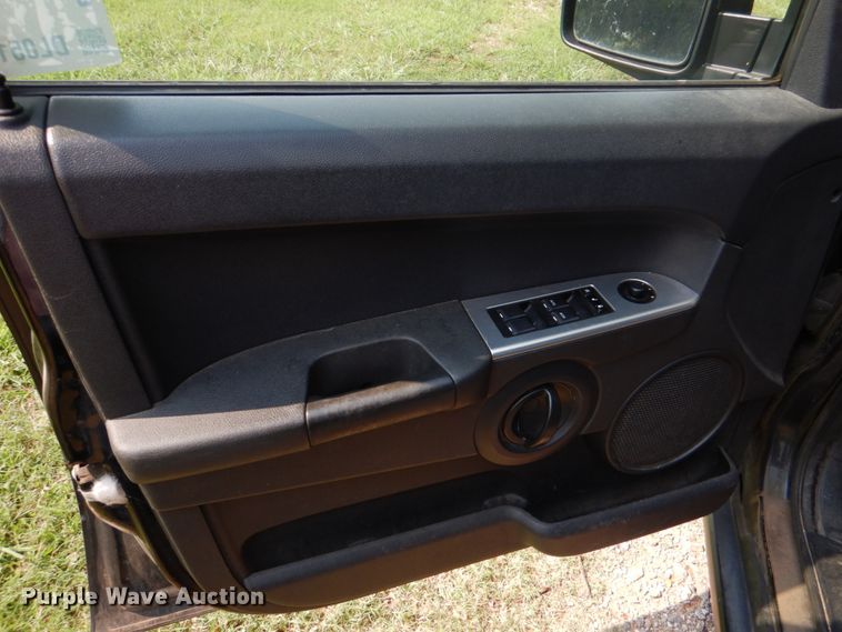 image for item DL0513 2008 Jeep Commander  SUV