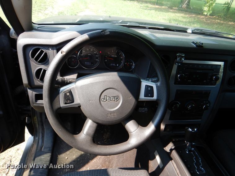 image for item DL0513 2008 Jeep Commander  SUV