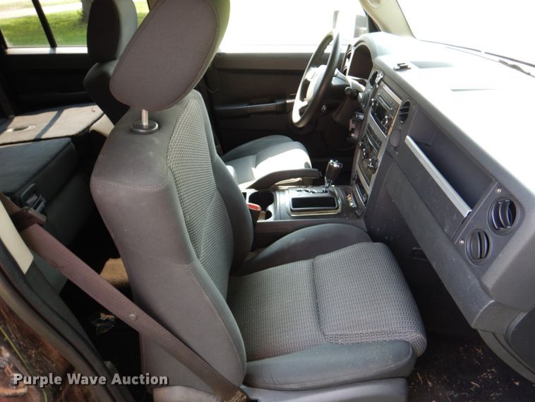 image for item DL0513 2008 Jeep Commander  SUV