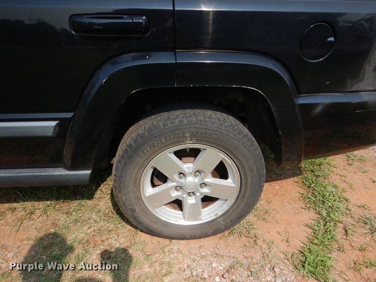 image for item DL0513 2008 Jeep Commander  SUV