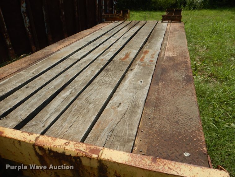 image for item DL0520 1987 Eager Beaver D9D0X  equipment trailer