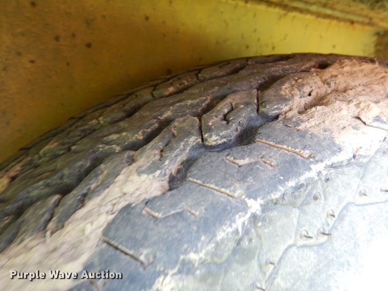 image for item DL0520 1987 Eager Beaver D9D0X  equipment trailer