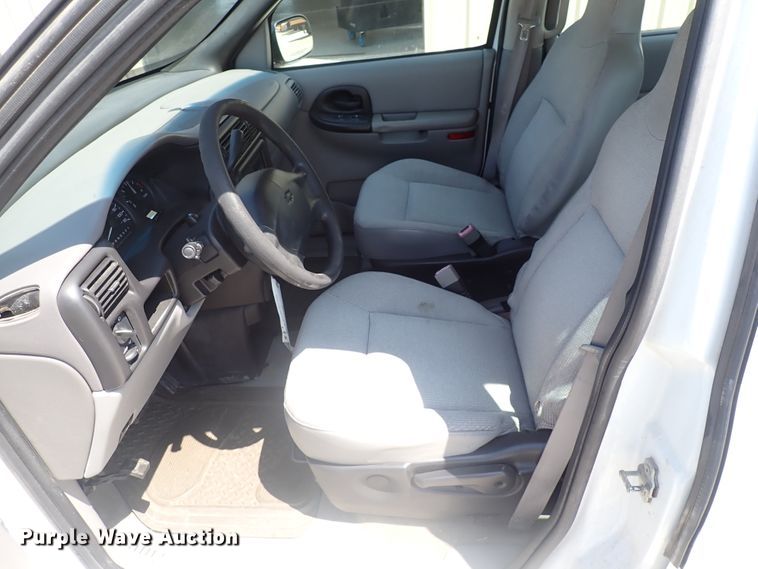 image for item DL7603 2004 Chevrolet Venture  van