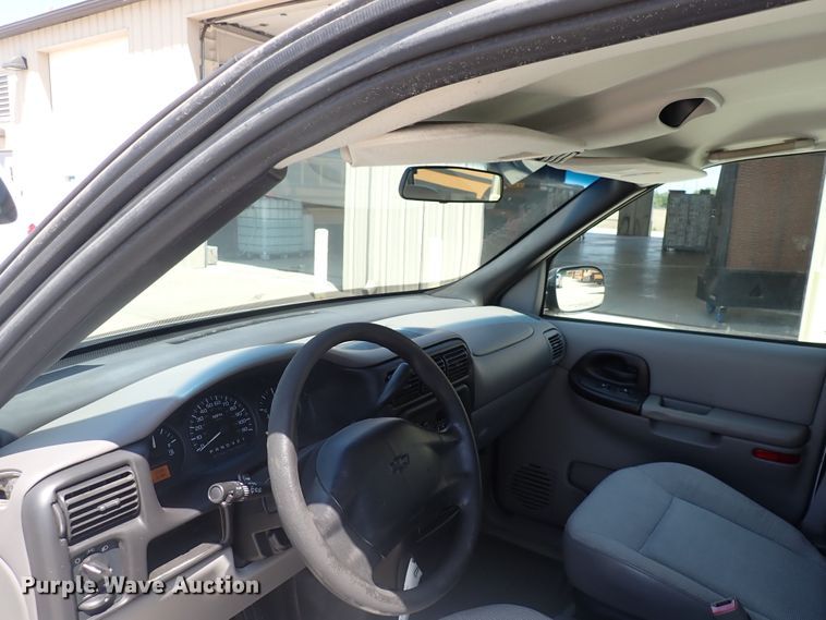 image for item DL7603 2004 Chevrolet Venture  van