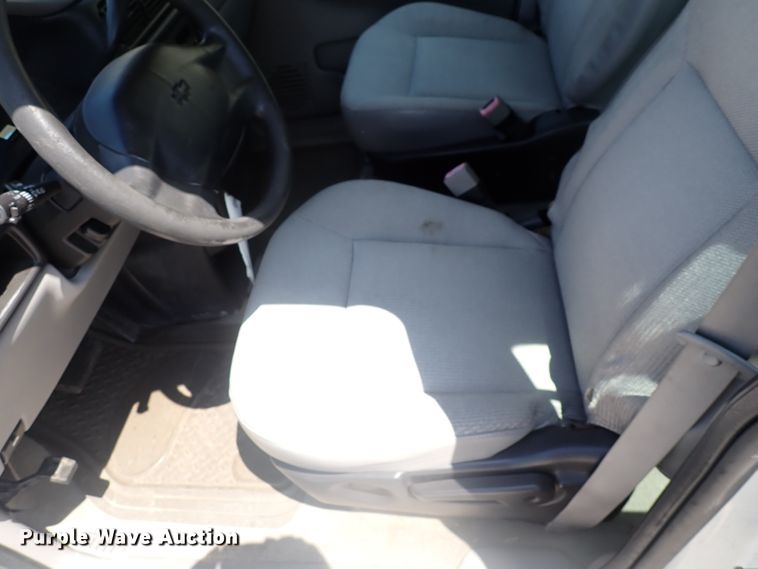 image for item DL7603 2004 Chevrolet Venture  van