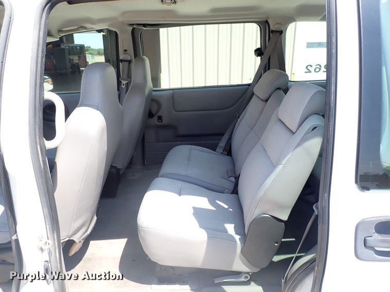 image for item DL7603 2004 Chevrolet Venture  van